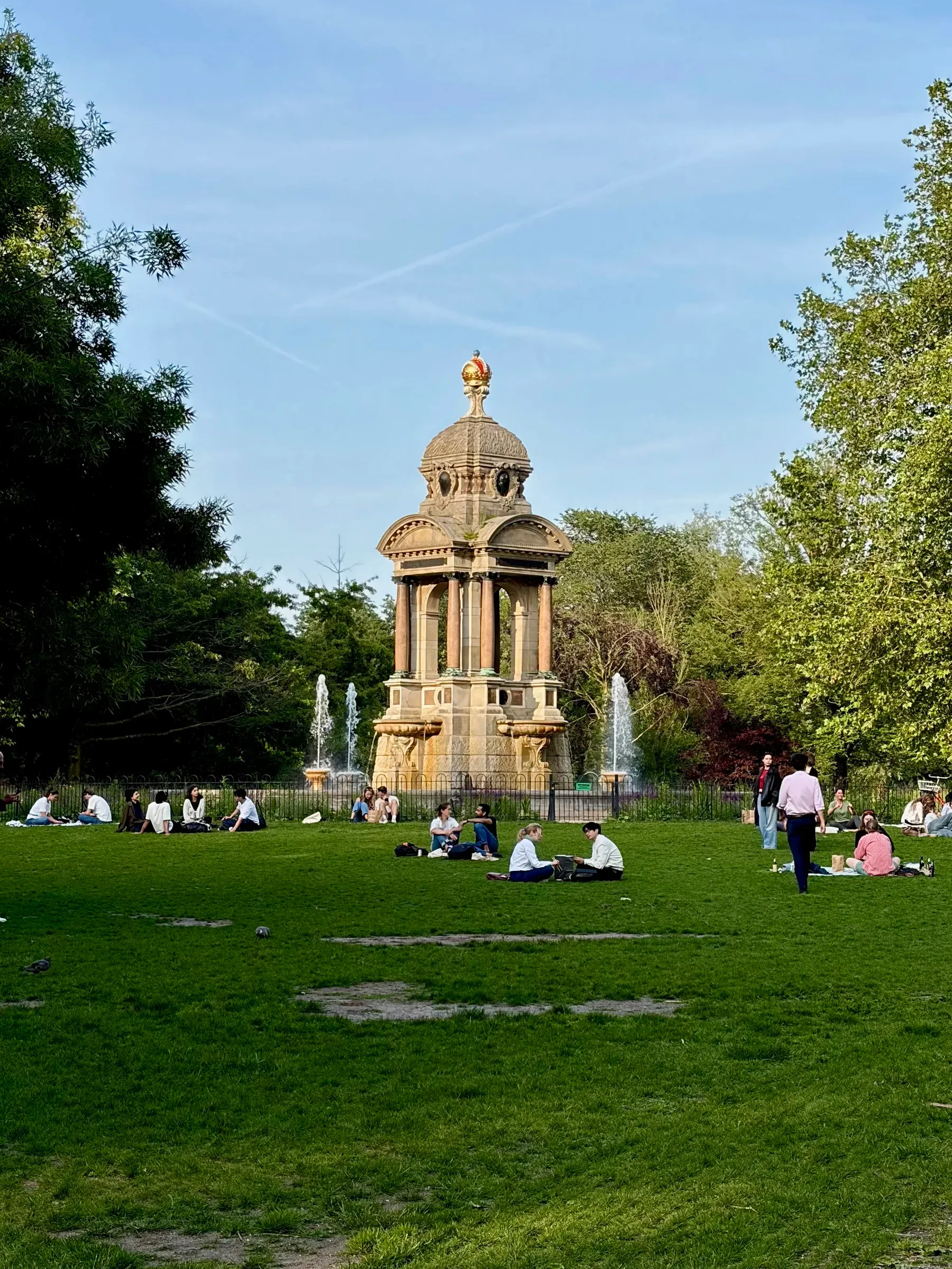Dutchies enjoying the sun in Sarphatipark
