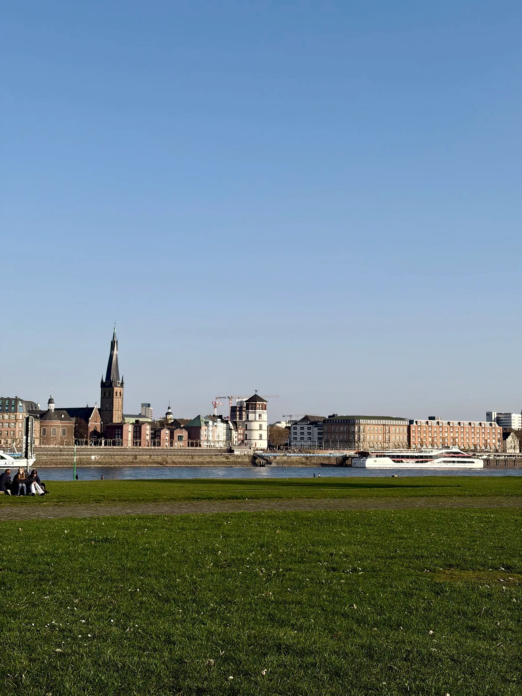 Rhine riverbank at Niederkassel