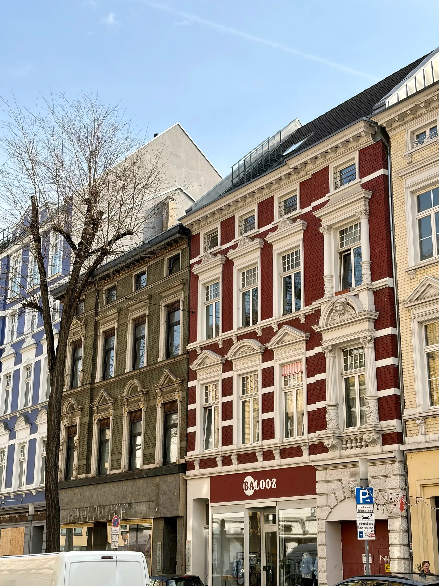 Modern facades along the MedienHafen