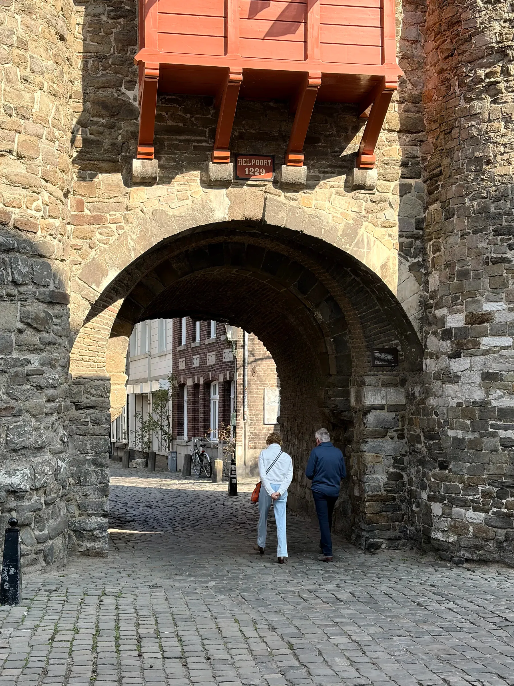 Passage through the Helpoort gate