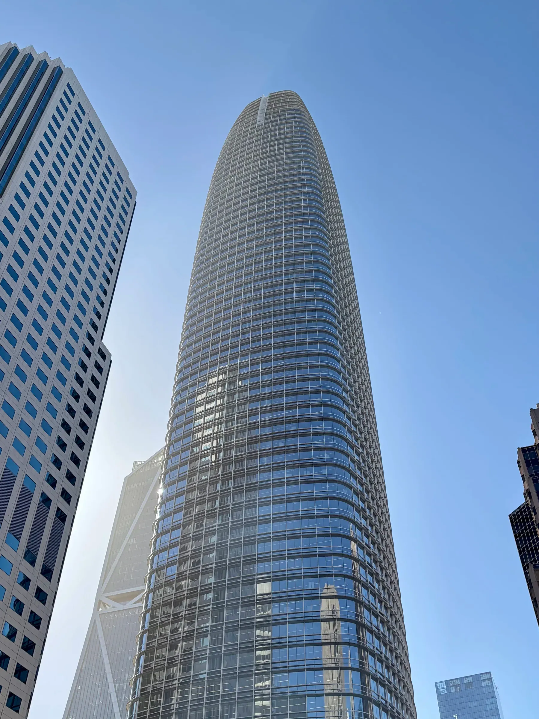 1,070-foot Salesforce Tower soaring into a blue sky